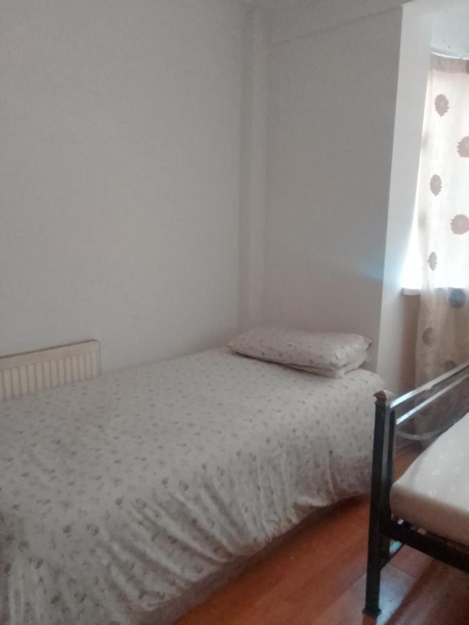 Private Rooms In 3 Bedroom Flat!! Londres Exterior foto