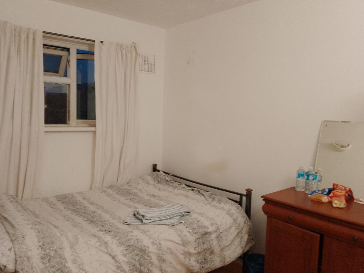 Private Rooms In 3 Bedroom Flat!! Londres Exterior foto