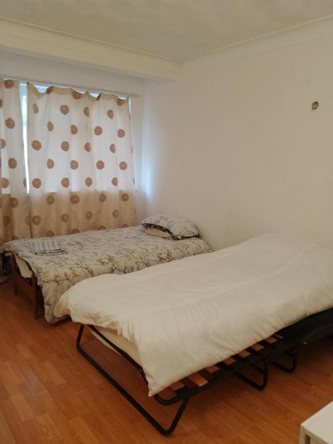 Private Rooms In 3 Bedroom Flat!! Londres Exterior foto