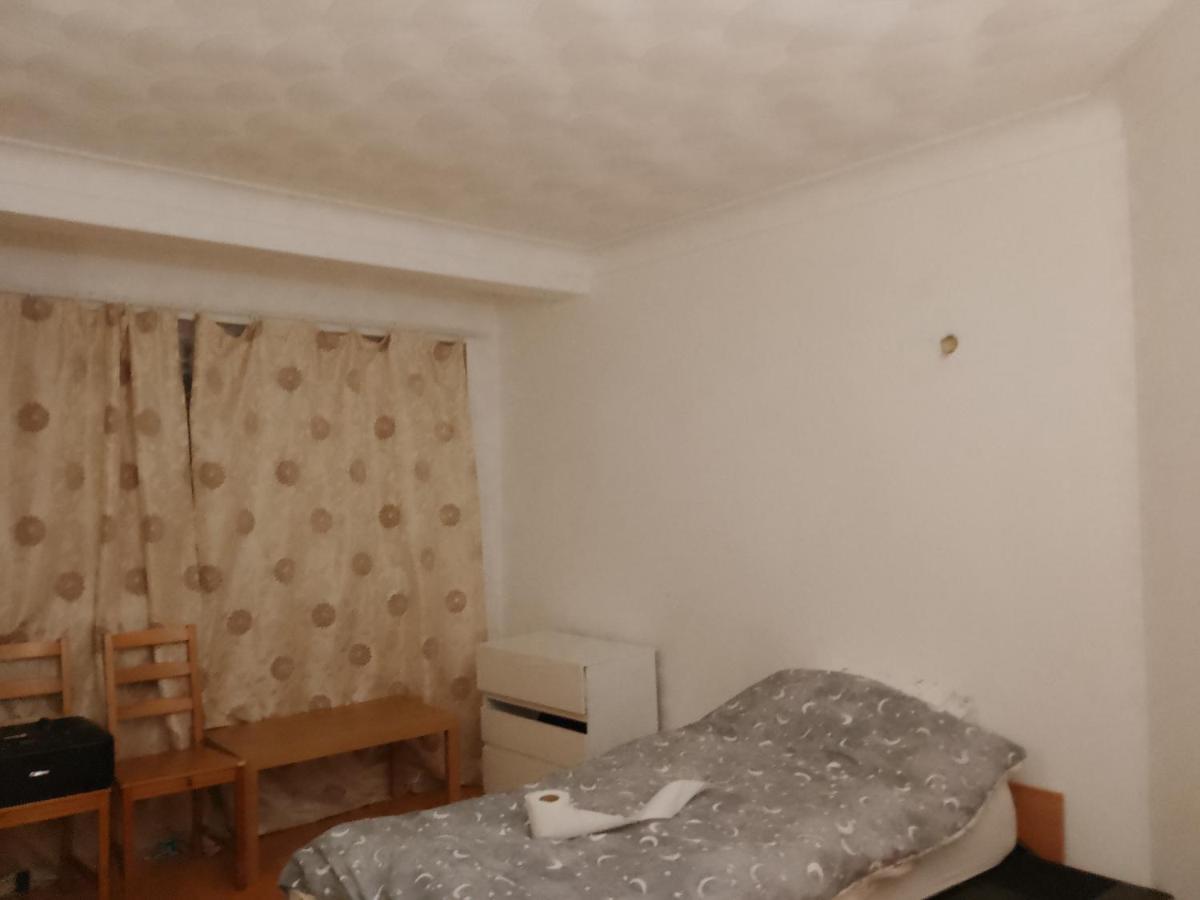 Private Rooms In 3 Bedroom Flat!! Londres Exterior foto